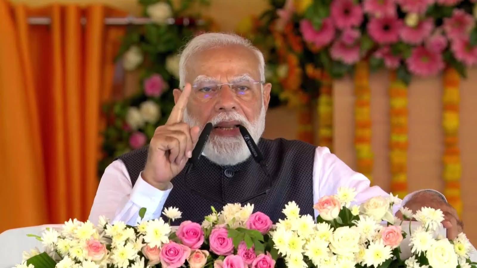 नरेंद्र मोदी के दूरदर्शी नेतृत्व एवं मार्गदर्शन में हरदोई से ₹36,230 करोड़ की लागत से निर्मित उत्तर प्रदेश के सबसे लंबे 594 कि.मी. गंगा एक्सप्रेसवे (मेरठ–प्रयागराज) का भव्य लोकार्पण