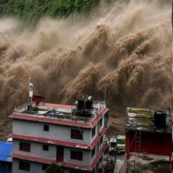 उत्तरी नेपाल में भोटे कोशी नदी में अचानक बाढ़
